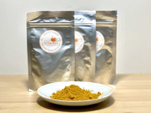 Organic sea buckthorn powder from Estonia in sample packs and on a plate