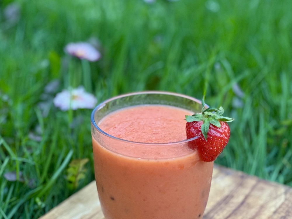 Sea Buckthorn Smoothie with Mango & Strawberries